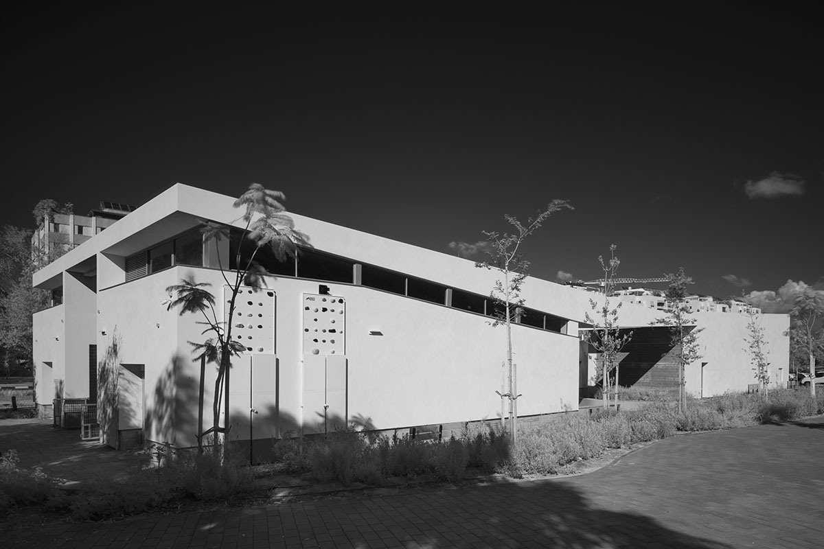 צילום אדריכלי של מבנה עם פילטר אינפרה אדום