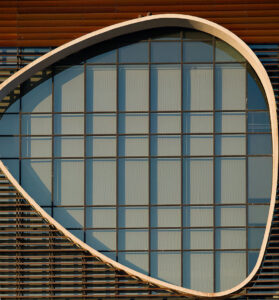תקריב צילום אדריכלות של הבניין טכנולוגי SAP ברעננה